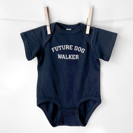 Adorable dog-themed baby outfit – perfect baby shower gift for dog lovers.