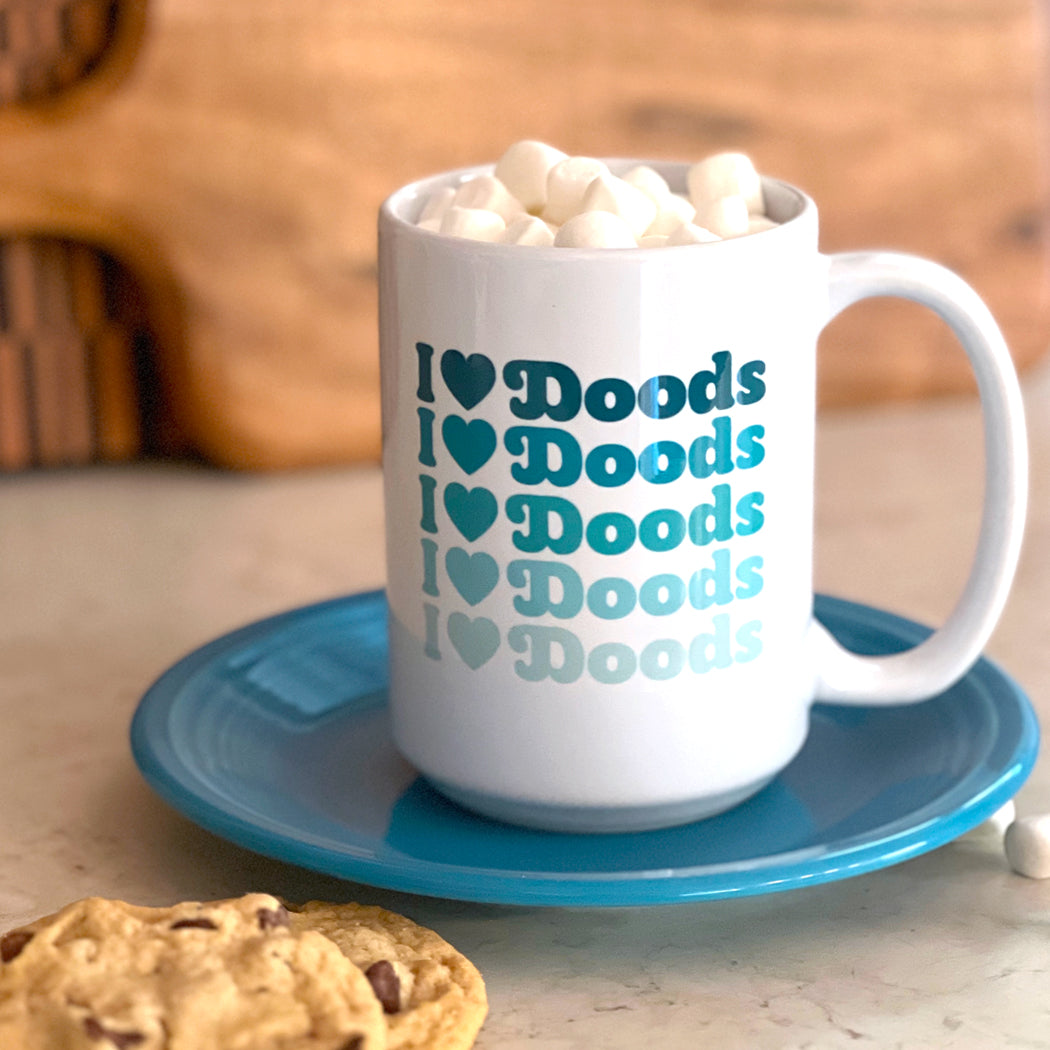 Ceramic dog lover mug with 'I Heart Doods' design – dishwasher and microwave safe.